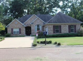 101 Acorn Ln, Batesville, MS 38606