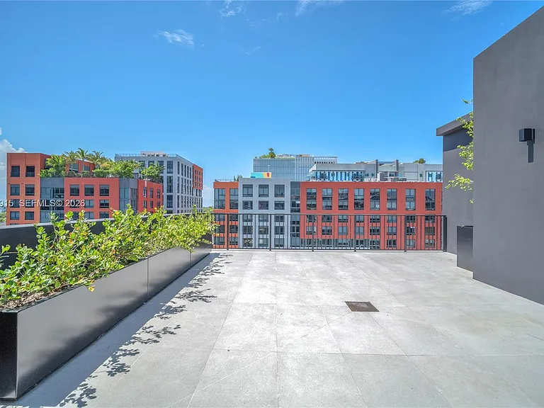 91 NW 27th St #503 — Photo 22