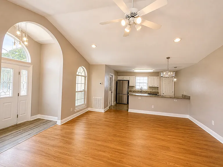 2120 Heathrow Dr — Photo 4