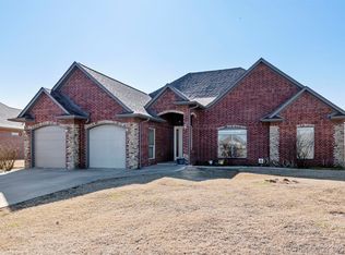 1005 Cobblestone Cir, Muskogee, OK 74403