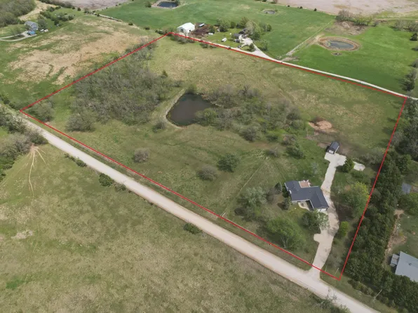 10826 SW Burlingame Rd, Wakarusa, KS 66546