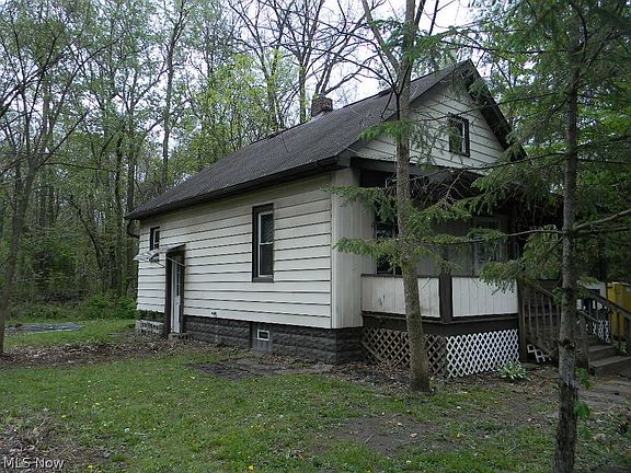 3rd image of 935 Forest St