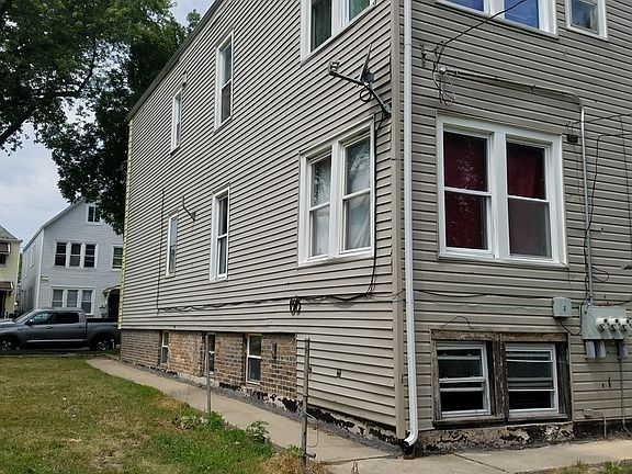 2nd image of 5233 S Winchester Ave