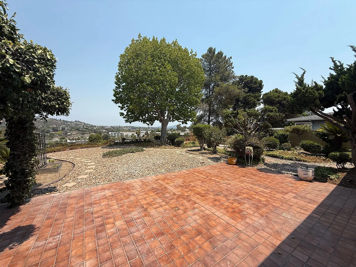 Minutes from Campus with Scenic Overlook Views! 6 Bed! — Photo 1
