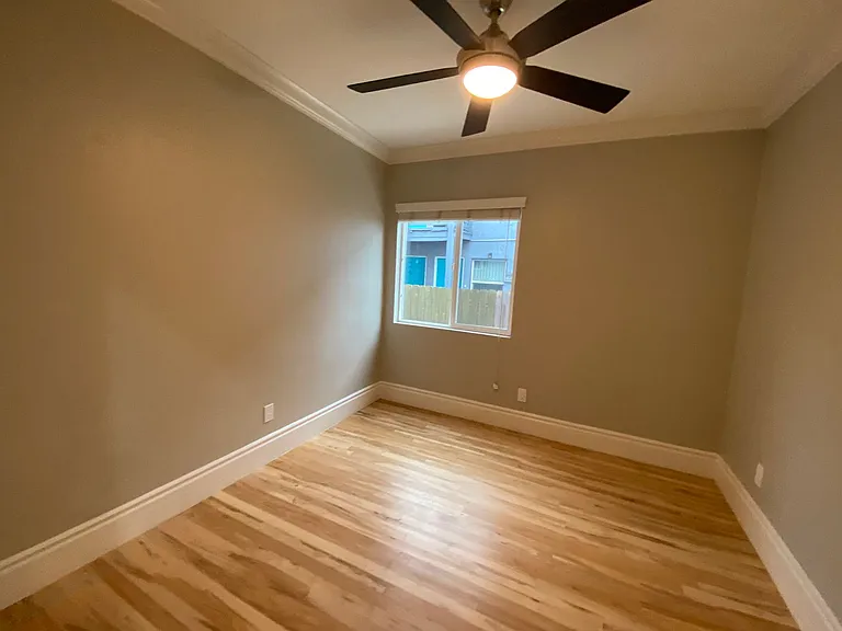 AC! In Unit Washer & Dryer! Reserved Onsite Parking! Downstairs Home! — Photo 10