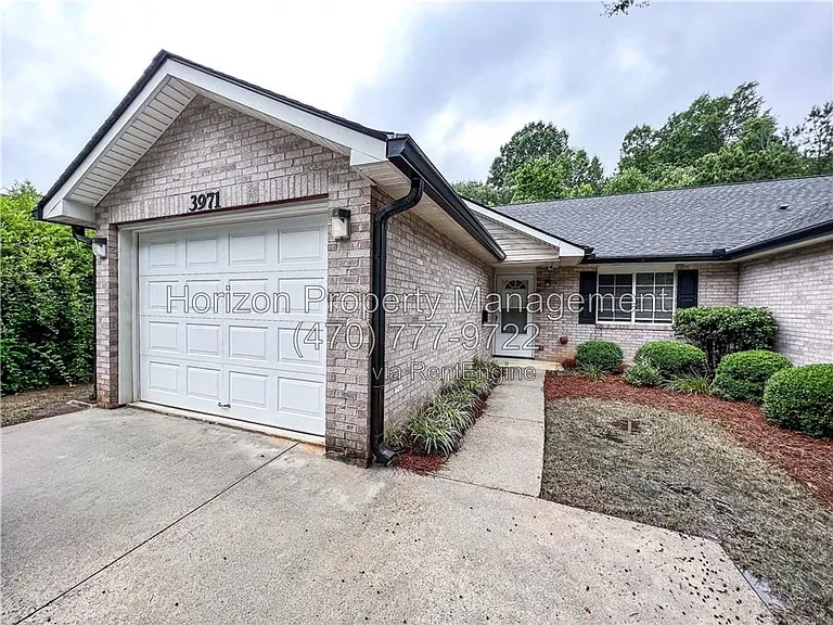 3971 Hidden Hollow Dr — Photo 2