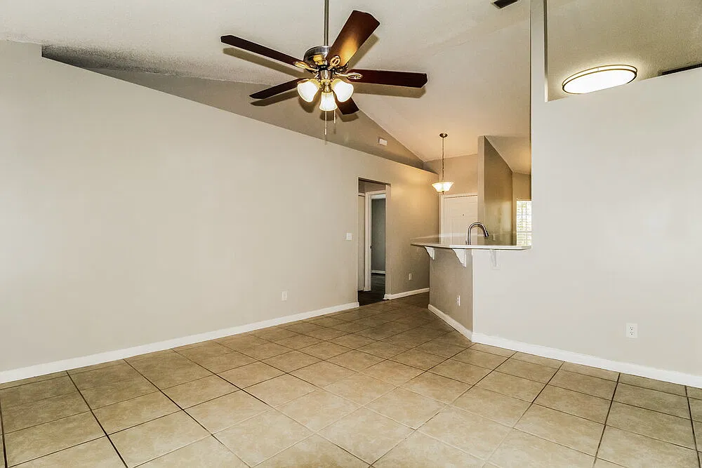 3 bed, 2.0 bath, 1114 sqft, $2,230 — Photo 4
