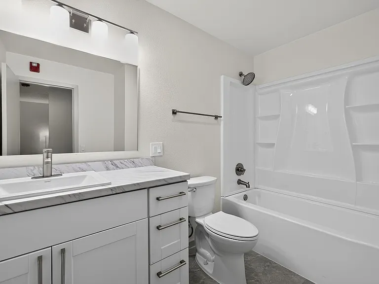 The Clover Apartments — Photo 42