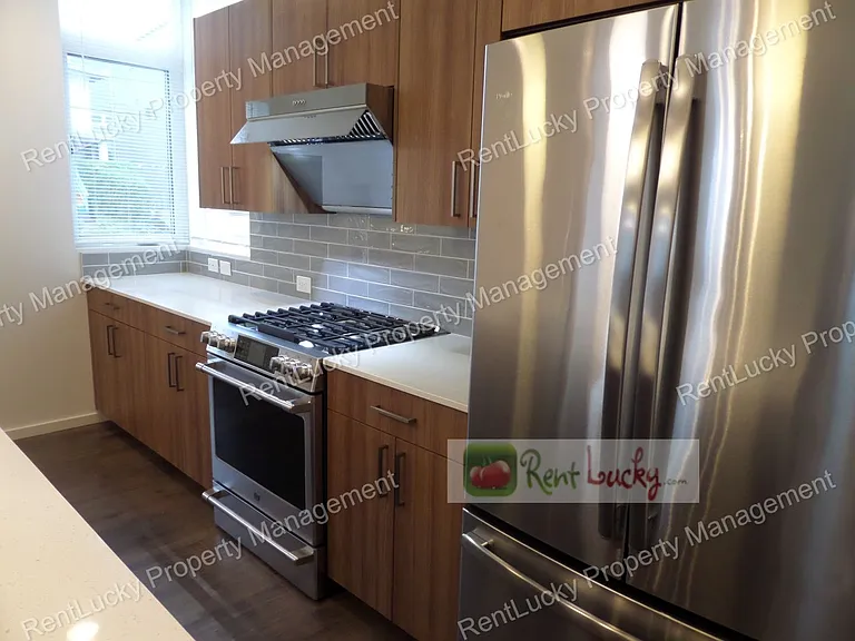 4304 Evanston Ave N — Photo 9