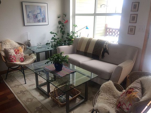 living area, different decor