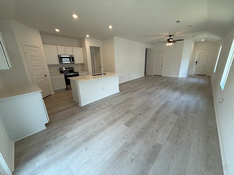 1040 Raven Walk Dr — Photo 2