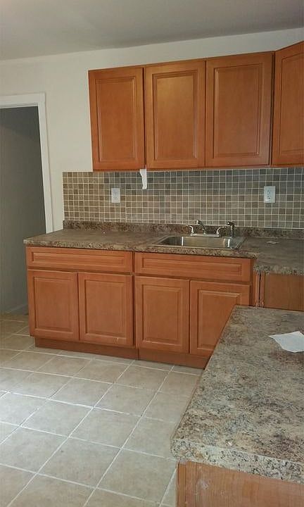 1st image of 3853 Fairmount Ave