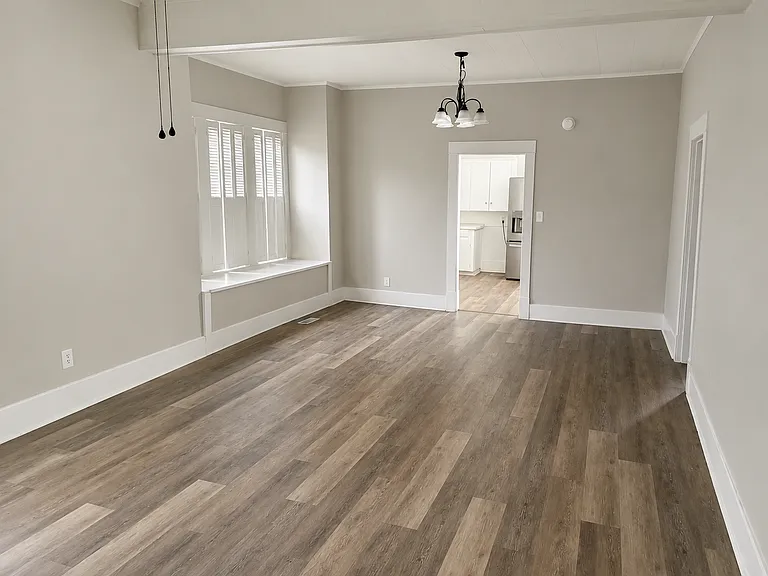 221 3rd Ave NW — Photo 2