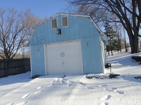 3rd image of 224 Barden St