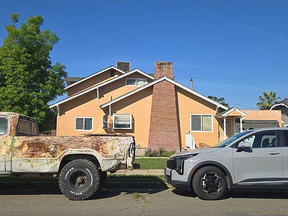 3rd image of 214 Portola Ave