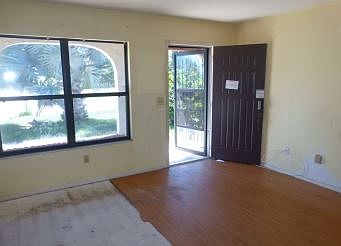 3rd image of 667 SW Belmont Cir
