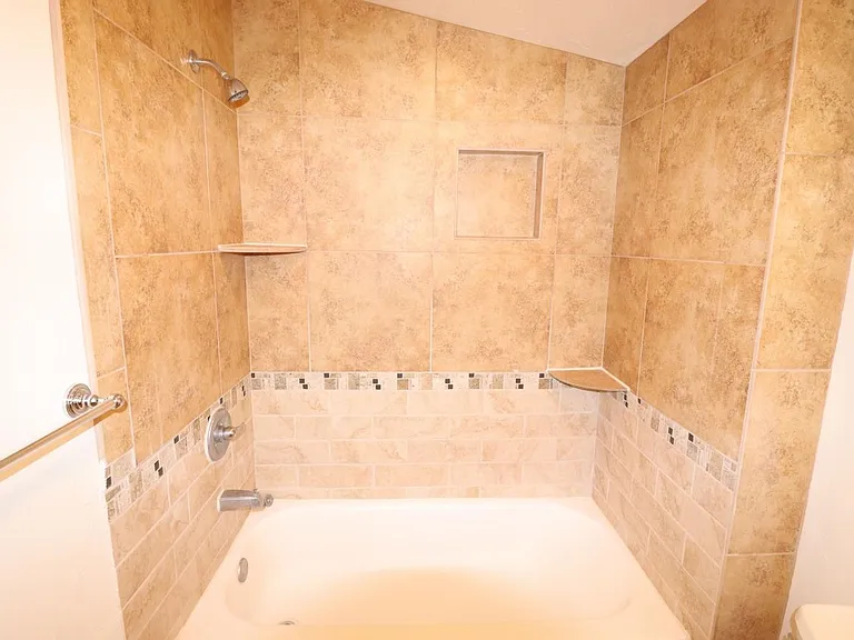 2831 E Edison St — Photo 21