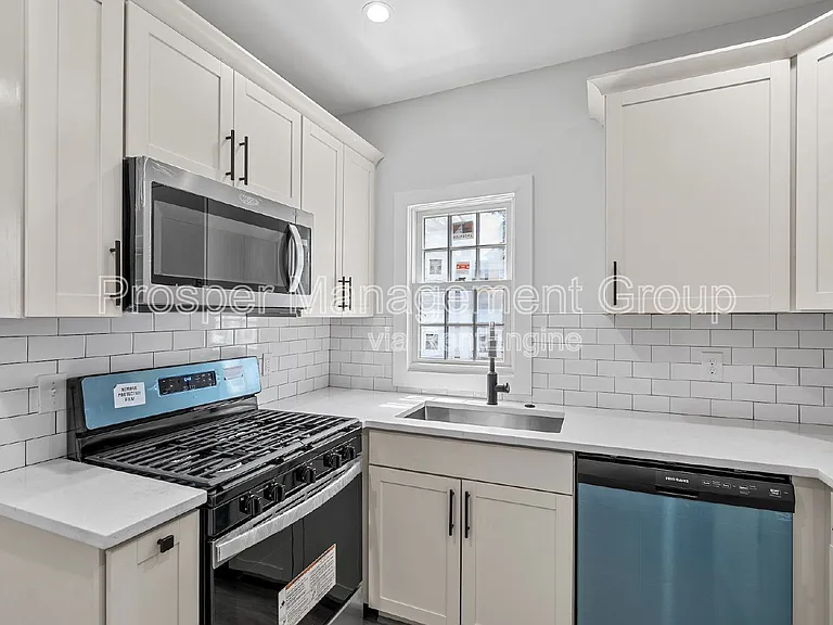 22 Nunan St #A — Photo 11