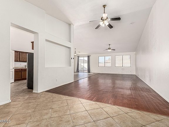 5th image of 2202 W CARTER Road