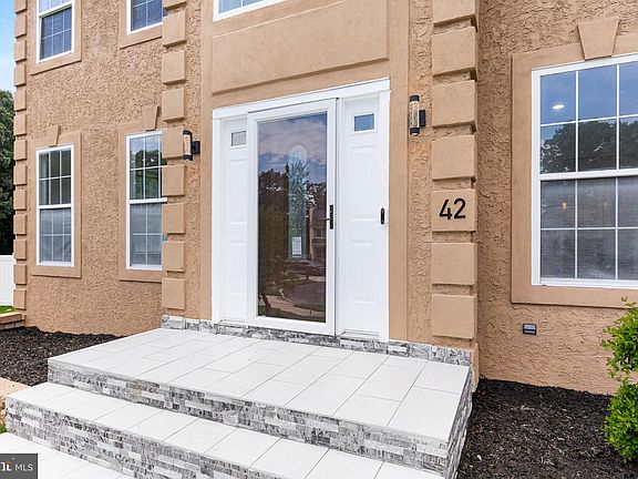 5th image of 42 Crawford Dr
