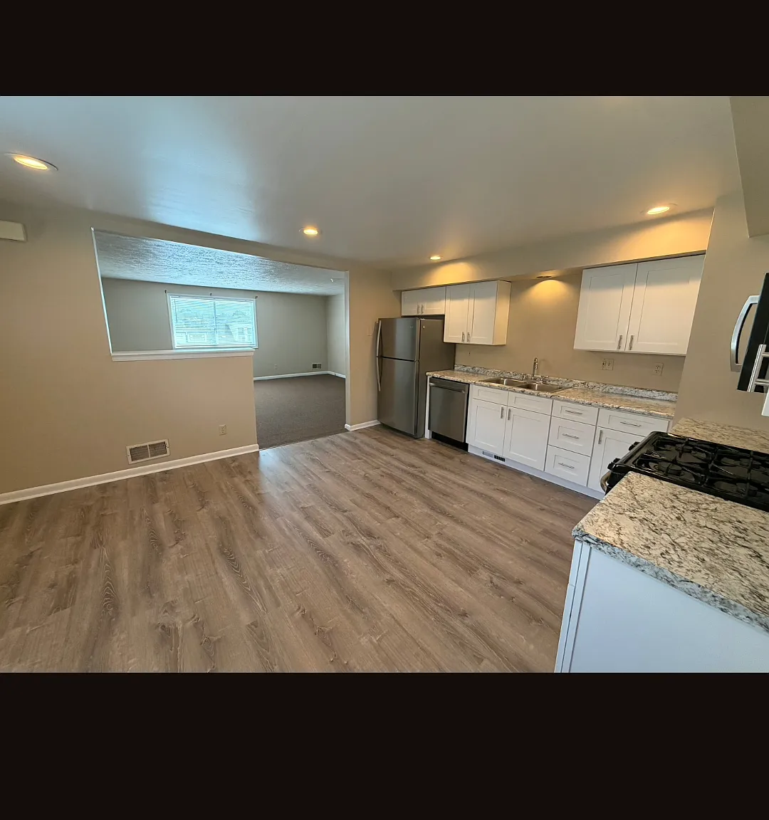 3 bed, 1400 sqft, $1,300 — Photo 1