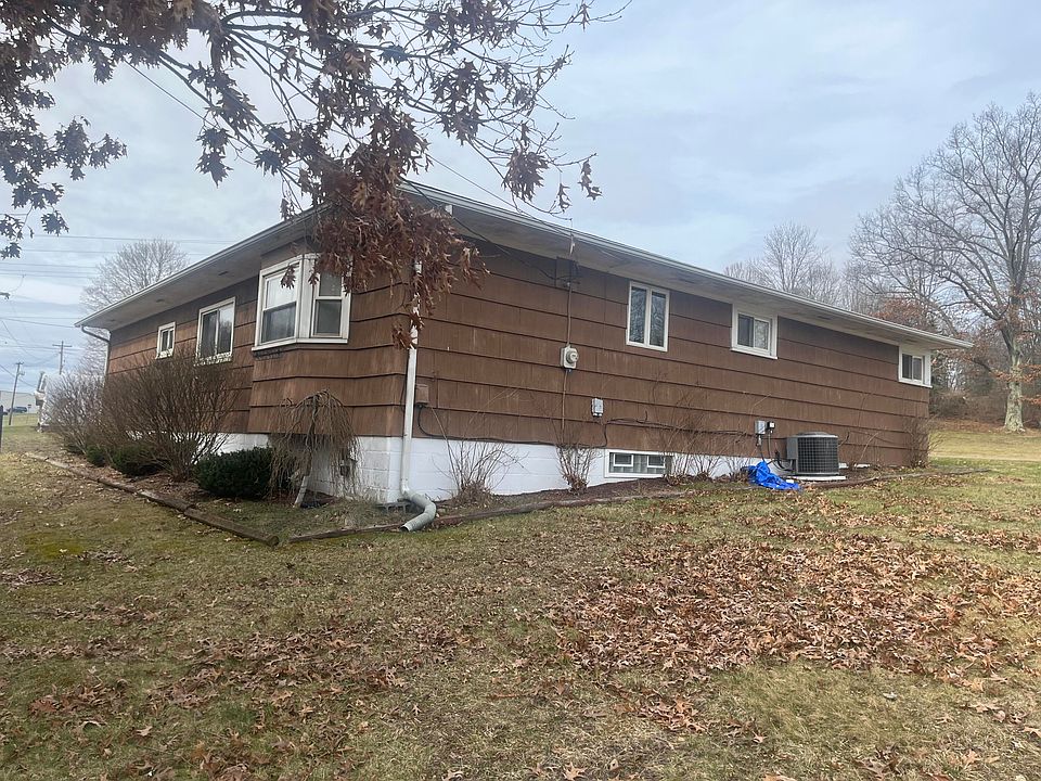 1st image of 40 E Park Dr