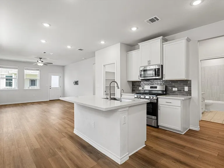 5402 Jason Dr — Photo 6
