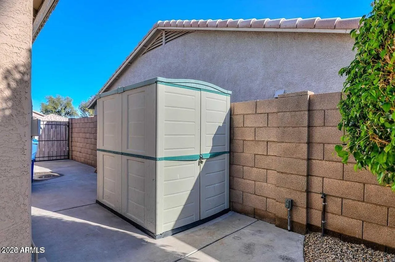3 bed, 2.0 bath, 1387 sqft, $1,250 — Photo 1