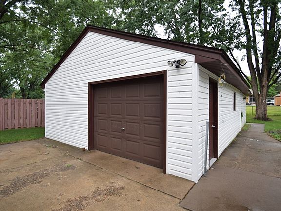 2nd image of 1794 Lois Dr