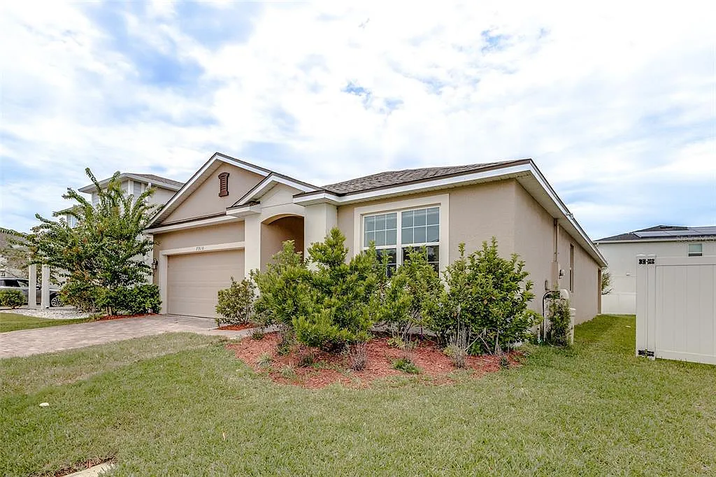 4 bed, 3.0 bath, 2059 sqft, $3,290 — Photo 3