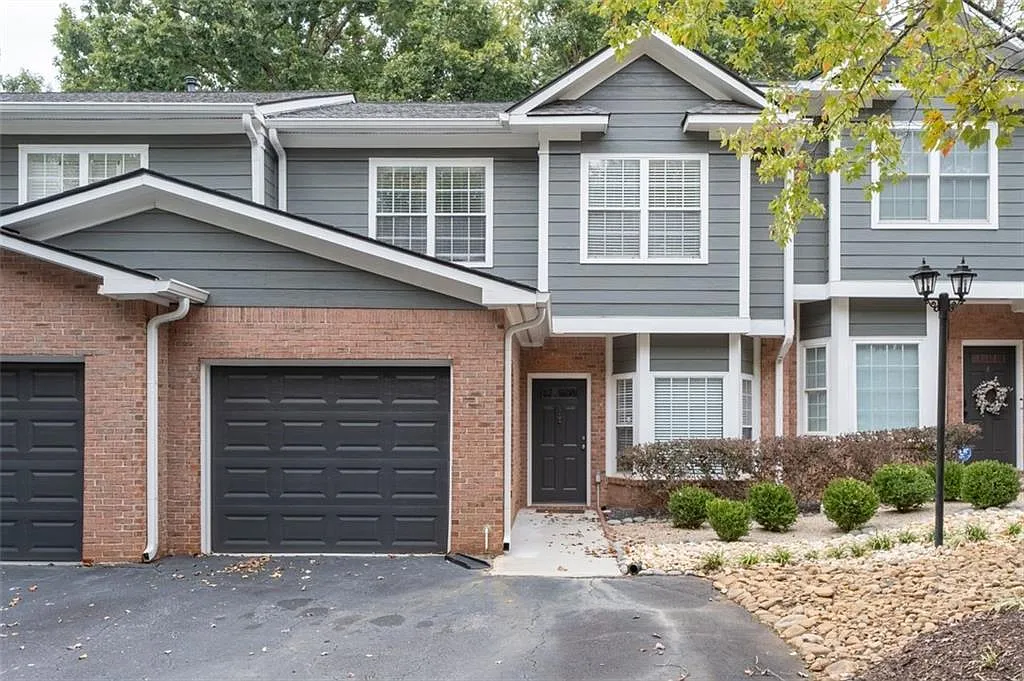 3 bed, 2.5 bath, 1866 sqft, $2,800 — Photo 2
