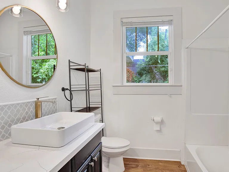 916 E Gonzalez St — Photo 11