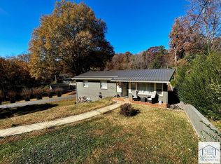 901 Jefferson Cir, Martinsville, VA 24112