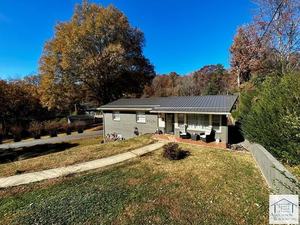 901 Jefferson Cir, Martinsville, VA 24112