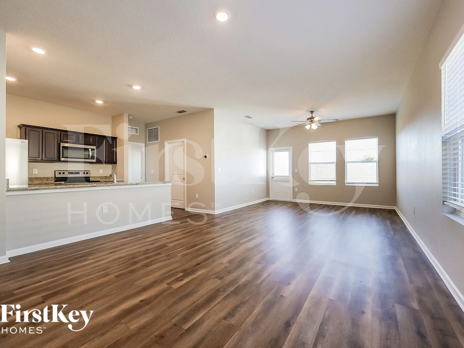3 bed, 2.0 bath, 1414 sqft, $2,020 — Photo 4
