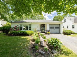 810 S Grosvenor Rd, Rochester, NY 14618