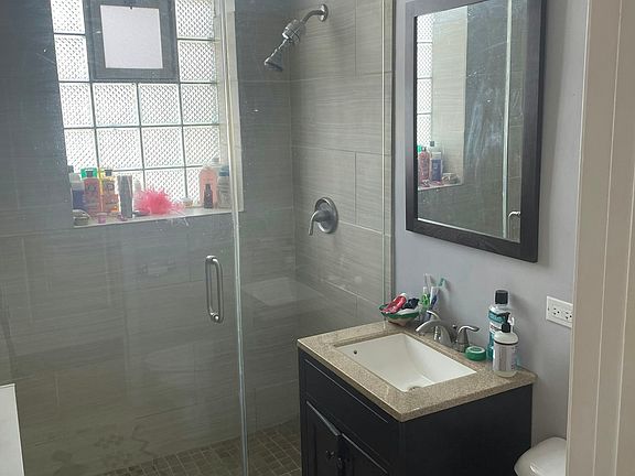 5th image of 2249 W Iowa St APT 1R