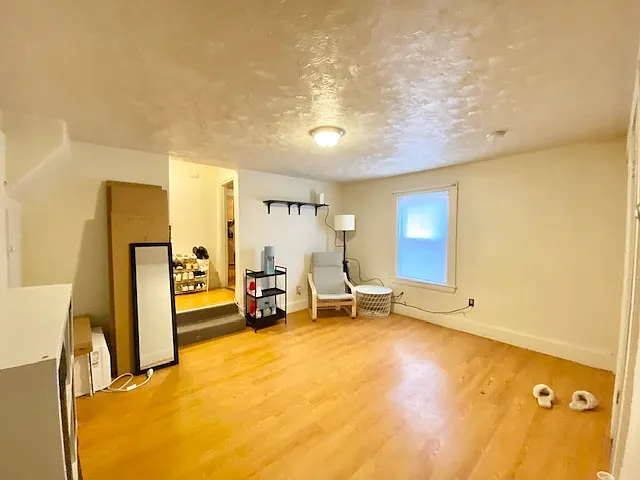 4 bed, 9999 sqft, $3,500 — Photo 2