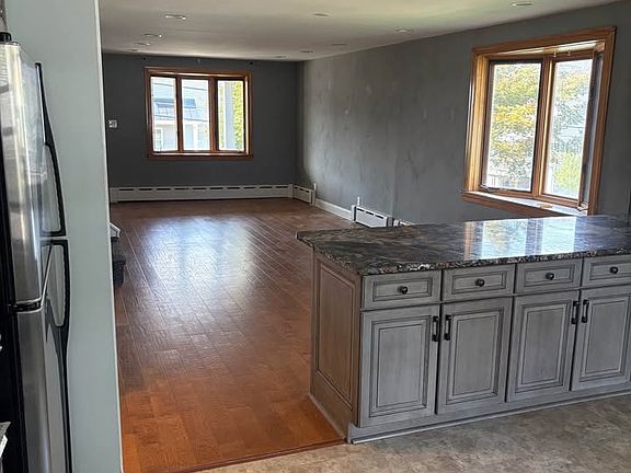 3rd image of 422 Coates St