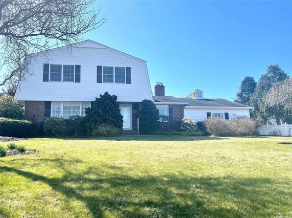 175 Palmer Circle, Sayville, NY 11782