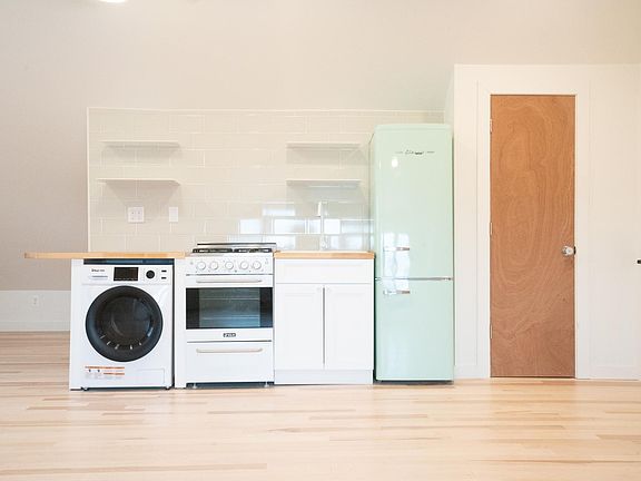 3rd image of 177 Montgomery St #3