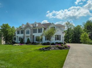 400 Regal Oaks Cir, Aurora, OH 44202