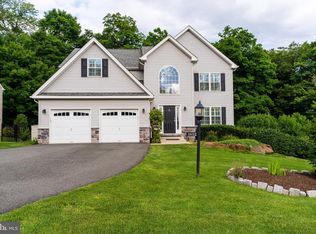 1052 Victor Dr, East Greenville, PA 18041