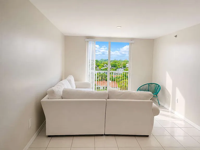 8888 Collins Ave #516 — Photo 2