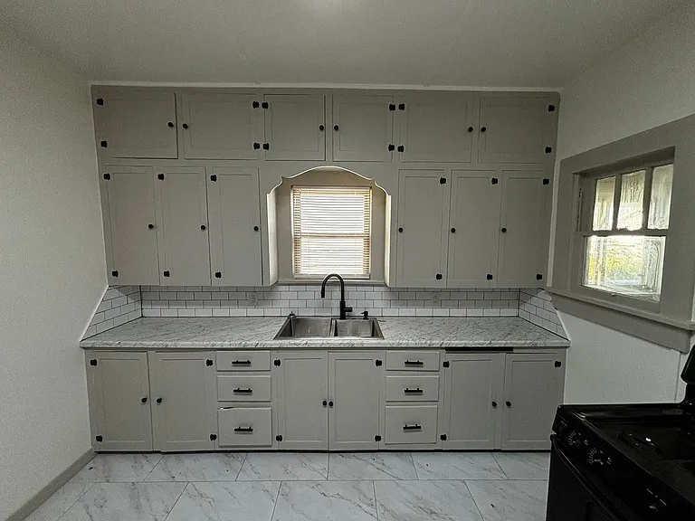 1100 W Wade St — Photo 4