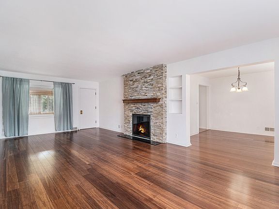 3rd image of 2902 Bronson Blvd