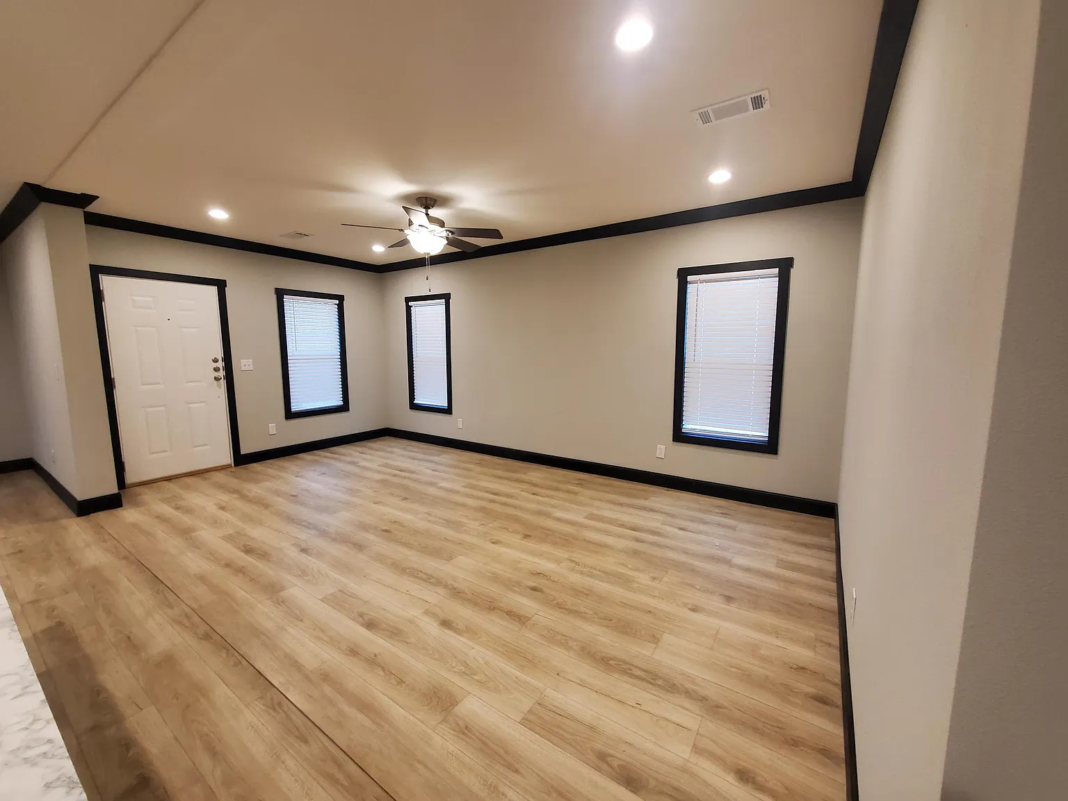 3 bed, 1632 sqft, $1,699 — Photo 4