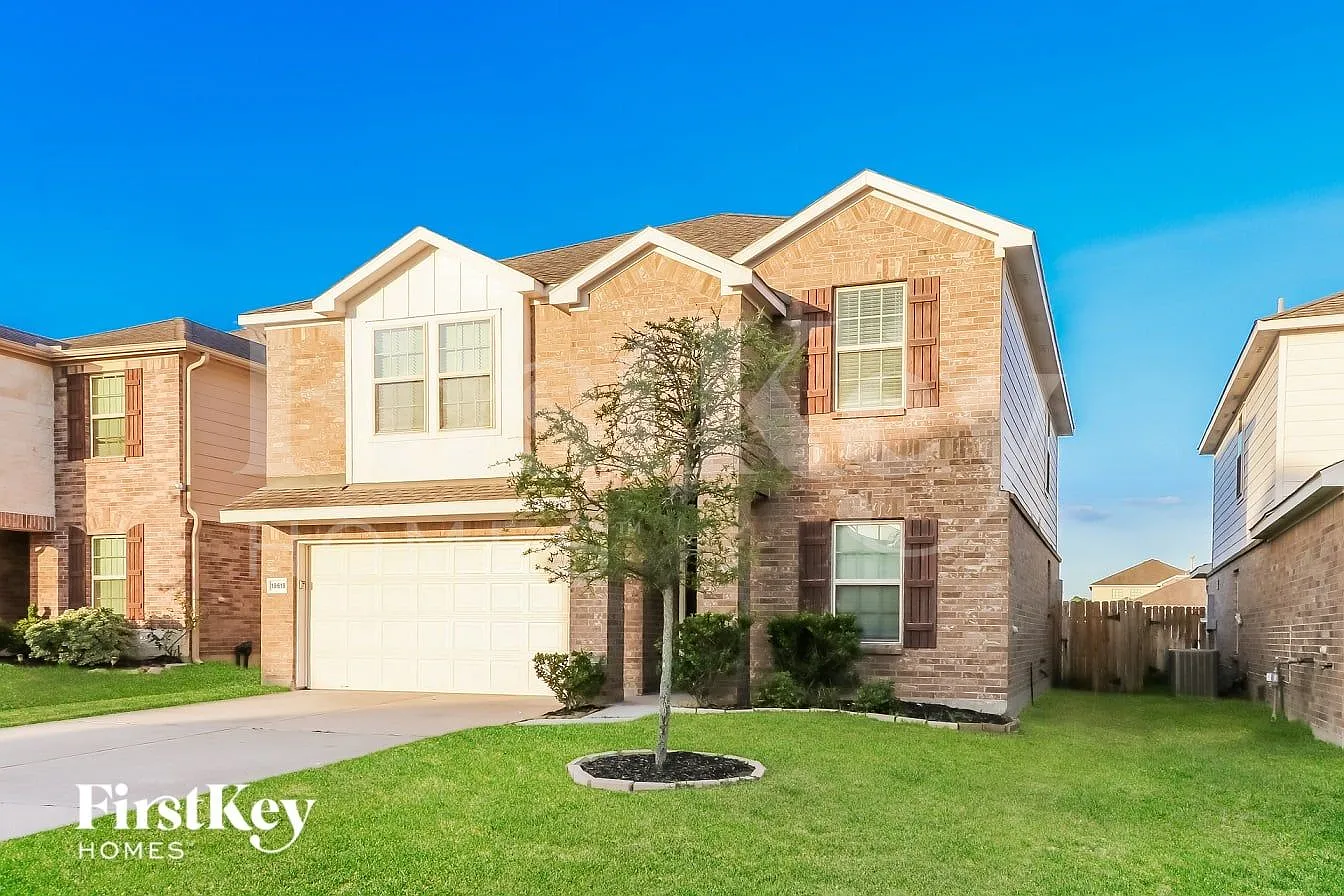 3 bed, 2.5 bath, 2382 sqft, $1,990 — Photo 2