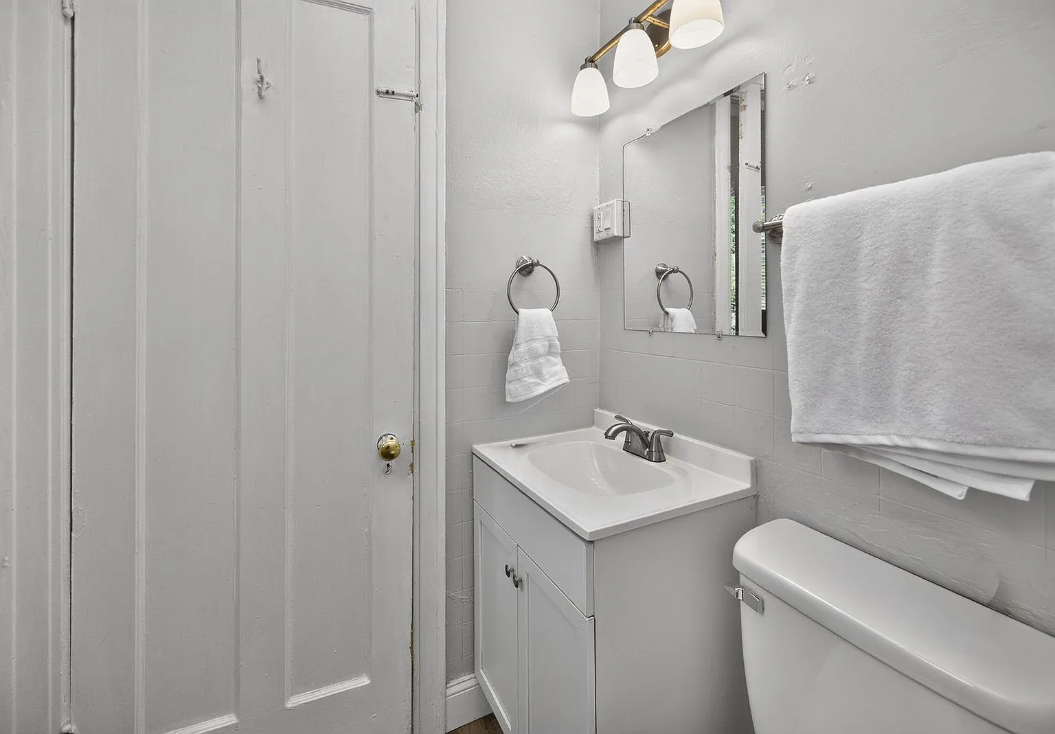 4300 Erie Ave — Photo 2