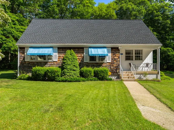 8 Nelson Drive, East Lyme, CT 06333